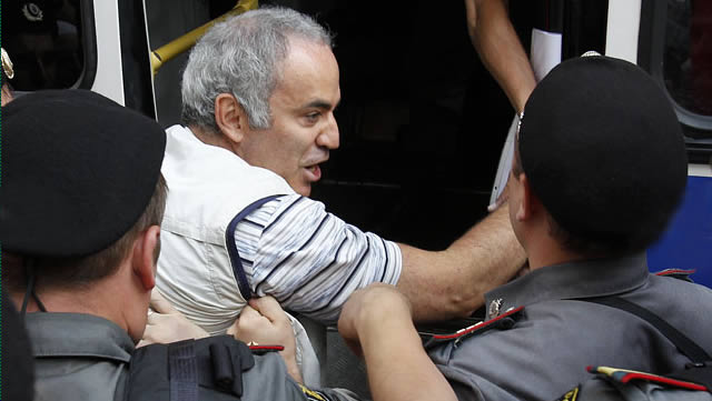 garry kasparov arest 8-17-2012