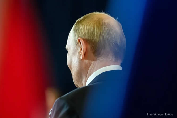 "Мучительный тупик". Путин мечтал о великой РФ, но сам ее разрушил – анализ WSJ