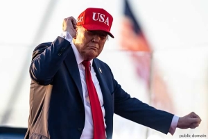 Трампу дали медаль. Он ее очень хотел. Только это чужая медаль